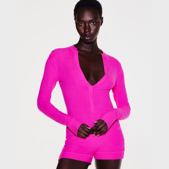 🔥NWT SKIMS (LISTINGS IN MY CLOSET) - Picture 4 of 16